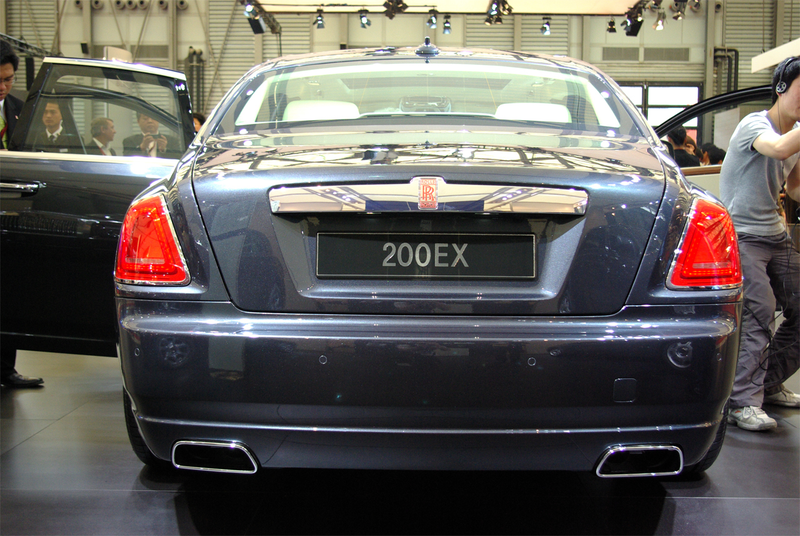 Illustration for article titled Rolls Royce 200EX Auto-Adjusting Purse Holder For The Ladies
